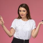 Ce nuanță de fond de ten să alegi când pielea își schimbă tonul