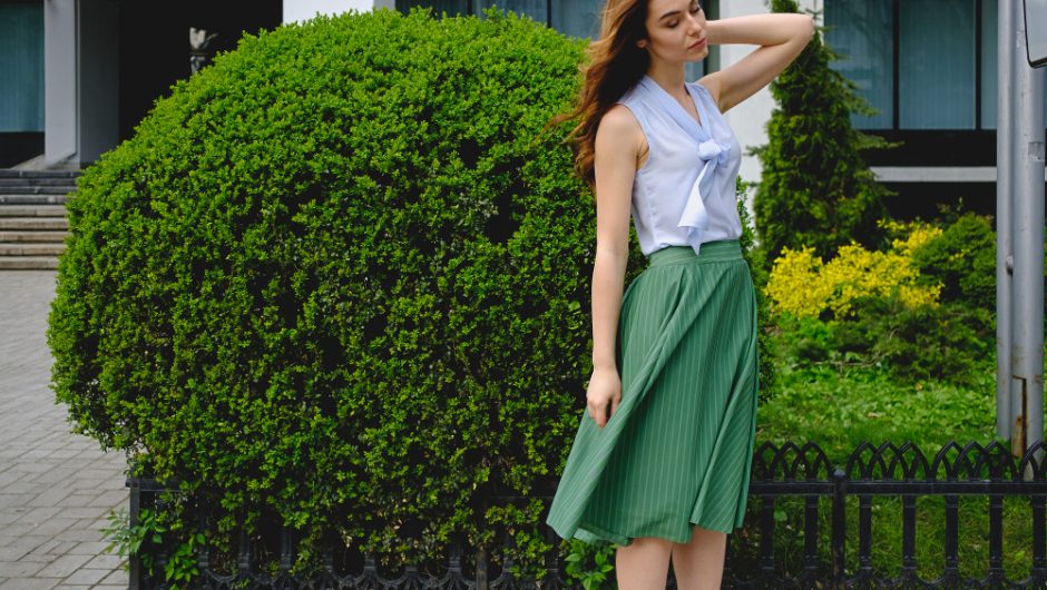 Outfituri elegante cu fuste midi plisate