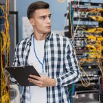 Riscuri în rularea aplicațiilor interne pe servere neoptimizate