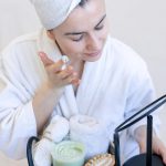 Cum să îți faci propriul scrub natural acasă
