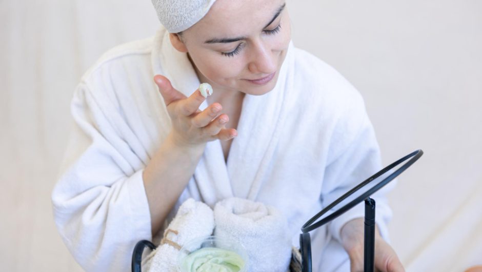 Cum să îți faci propriul scrub natural acasă