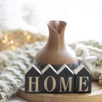 Casa cu materiale care se simt bine la atingere: lemn, in, bumbac, ceramică și lână