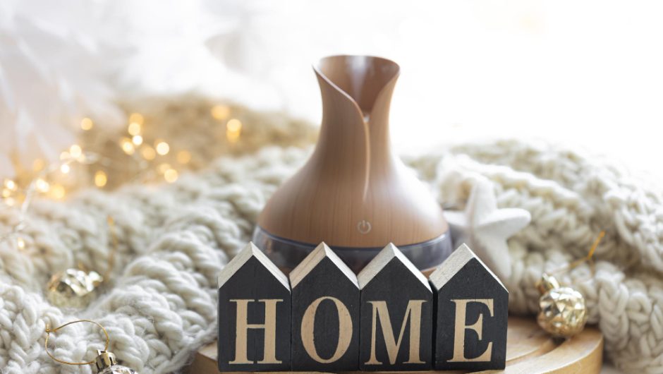 Casa cu materiale care se simt bine la atingere: lemn, in, bumbac, ceramică și lână