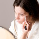 Sulful în produsele pentru imperfecțiuni: cum se folosește fără uscarea excesivă