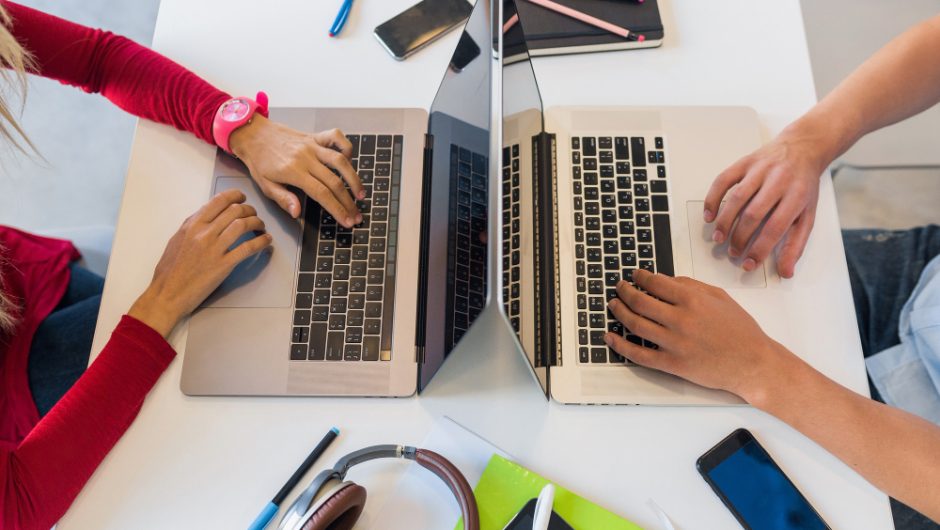 Tehnologia open source și comunitățile care construiesc alternative digitale